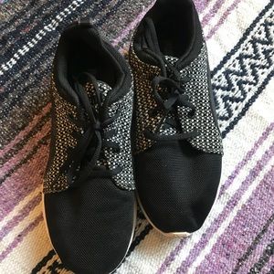 PUMA black&white sneakers